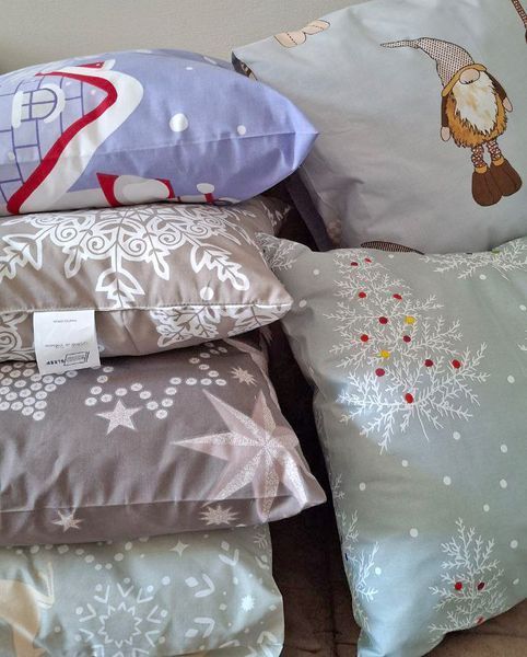 Подушка декоративна SoundSleep Winter Тепло зимових снів бязь 45х45 см блакитна (2800004904711) 8549 фото