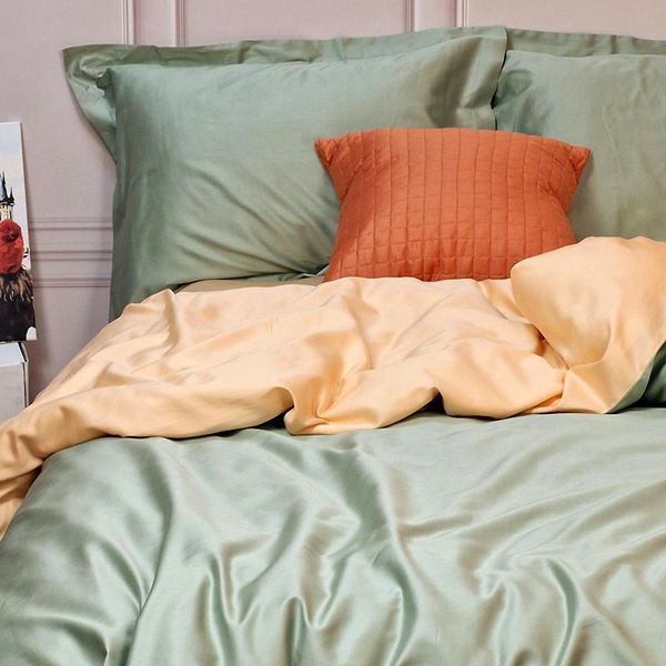 Постільна білизна ДУЕТ GREEN FOG/SOFT PEACH Premium Сатин однотон MERISET - Сімейний на резинці 560628 фото