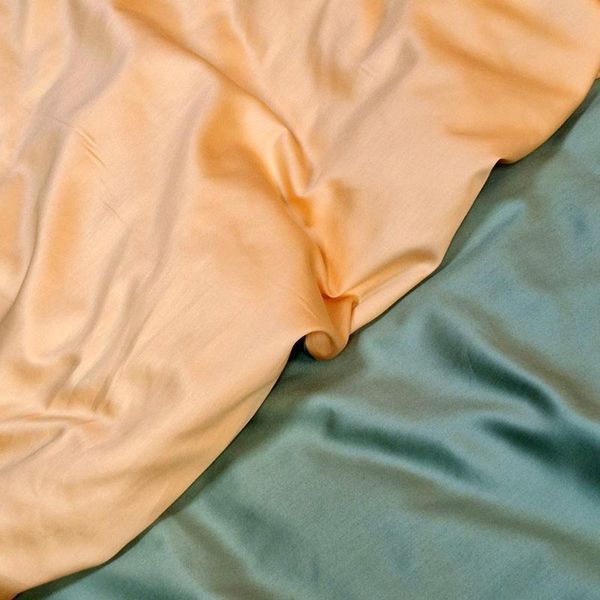 Постільна білизна ДУЕТ GREEN FOG/SOFT PEACH Premium Сатин однотон MERISET - Сімейний на резинці 560628 фото