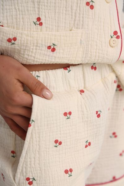 Піжамний костюм з мусліну з шортами, принт вишні з колекції "My Cherry" 109716185 фото